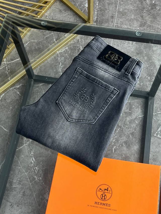 Balenciaga 2630 Spring/Summer new products are available at the store. The best