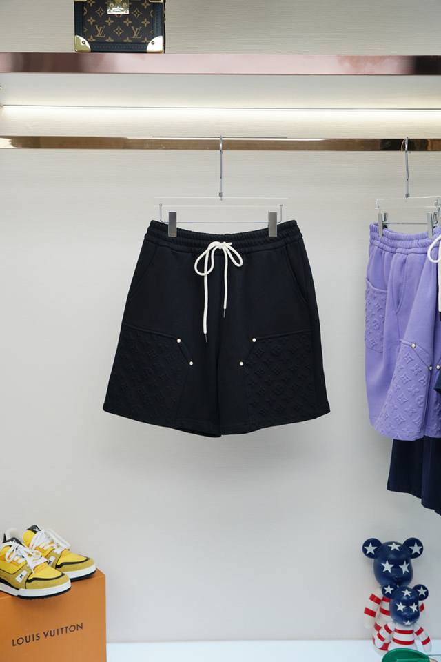 Lv Louis Vuitton, 2025 Spring/Summer new cotton shorts, exquisite tailoring is t