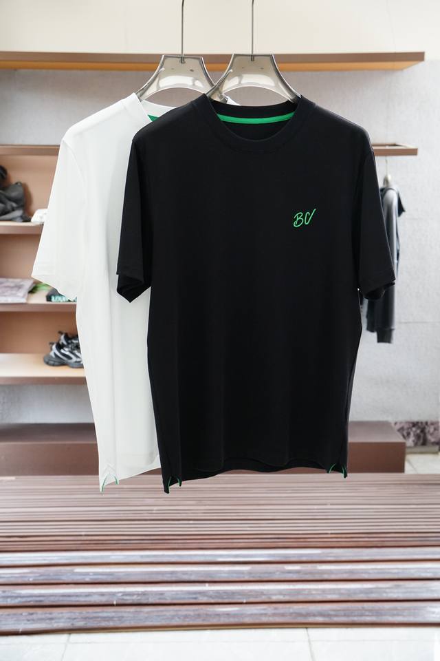 Bv's latest men's round-neck short-sleeved T-shirt for summer 2025, Bv's classic