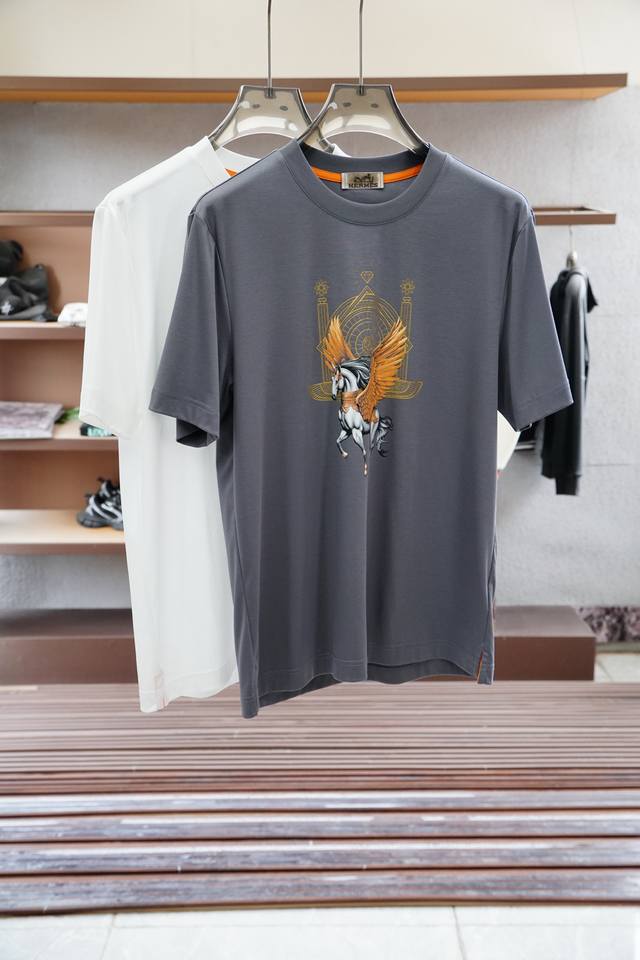 Hermes-2025 Summer New Men's T-shirt This round neck design is fashionable and g