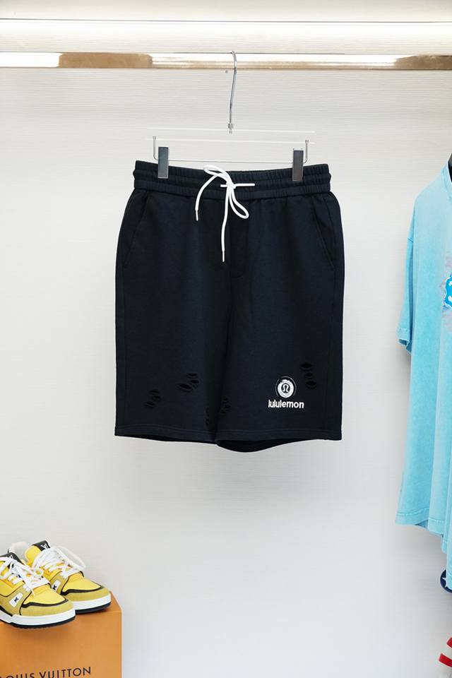 Lulu's hot new spring and summer models create versatile sports casual shorts. C