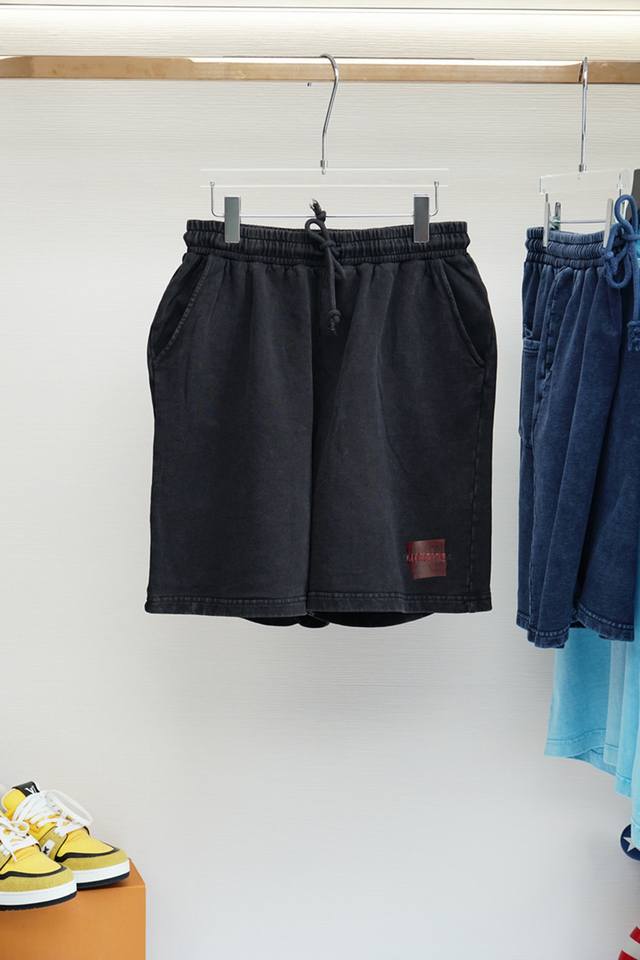 Balenciaga's 2025 spring and summer new shorts perfectly combine retro charm wit