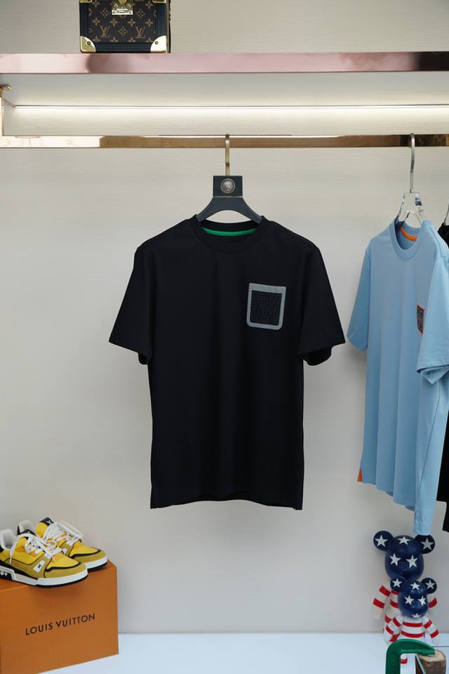 Bv's latest men's round-neck short-sleeved T-shirt for summer 2025, Bv's classic