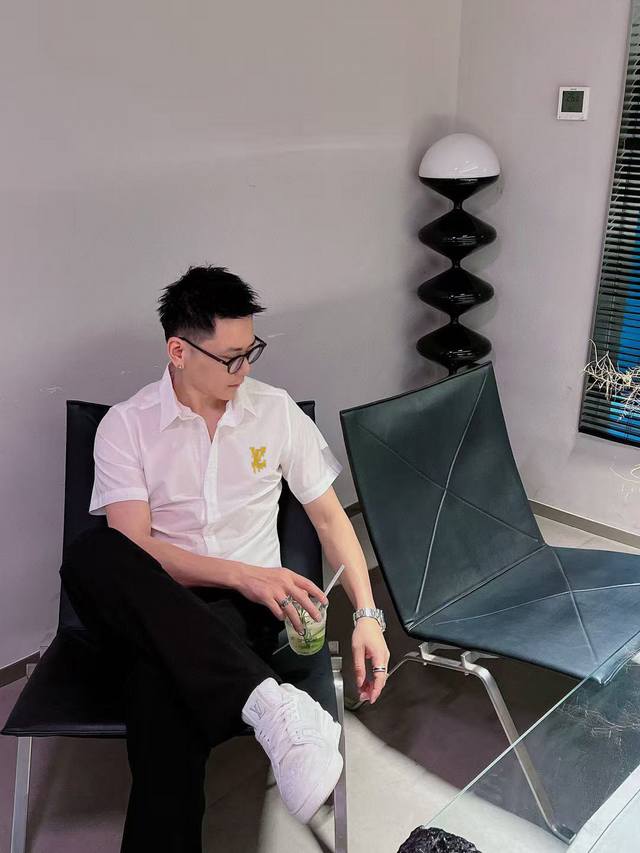 Lv 2025 Spring and Summer new men's original casual short-sleeved shirt official