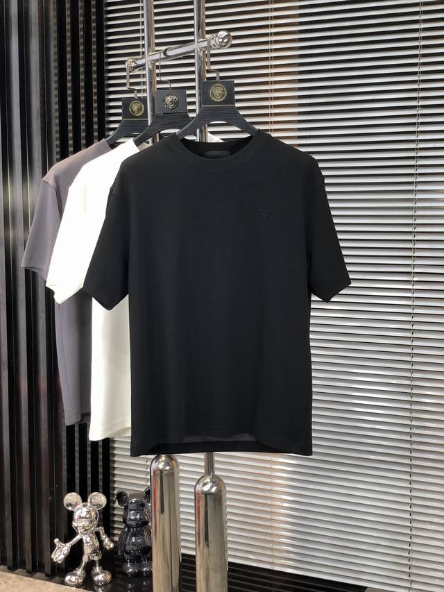 Prada. Top-quality products. 2025 Spring and Summer new models. Latest short-sle