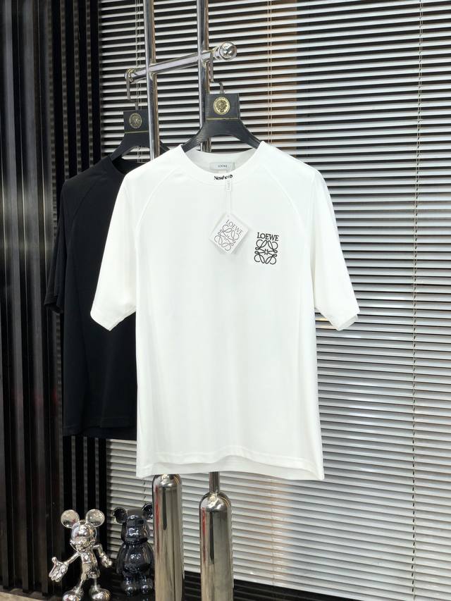 Loewe. Top-quality products. 2025 Spring/Summer new models. Latest short-sleeved