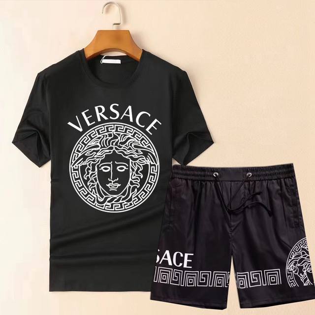 Straight Versace 2025 official website same style. World-renowned luxury brand.