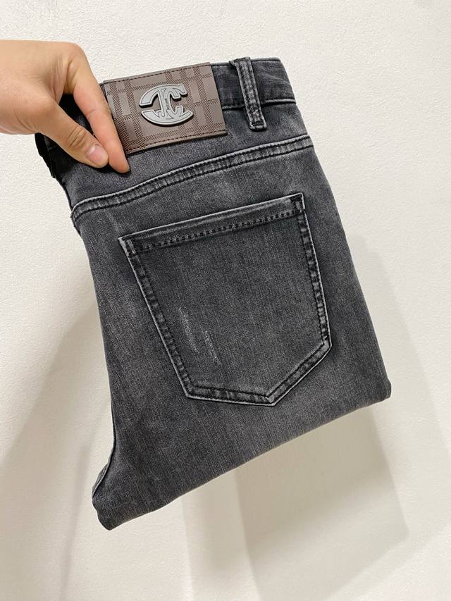 Cavalli jeans are coming in autumn and winter! Solid color casual pants, special