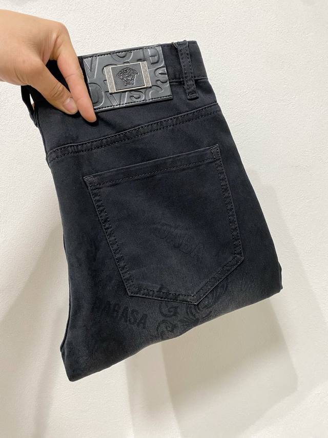 Versace jeans are coming in autumn and winter! Solid color casual pants, special