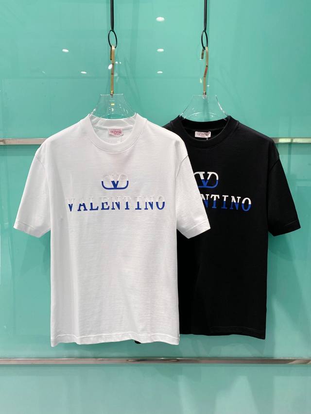 Valentino 2025 Spring and Summer new models are launched in the counter. The lat