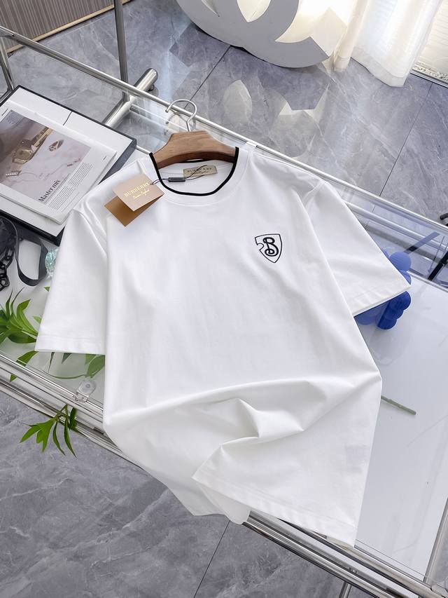 Burberry short-sleeved T-shirt, simple and elegant. The classic brand logo bloom