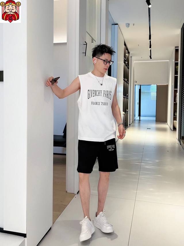 Givenchy 2025 Spring and Summer new vest set, classic and simple style, anyone c