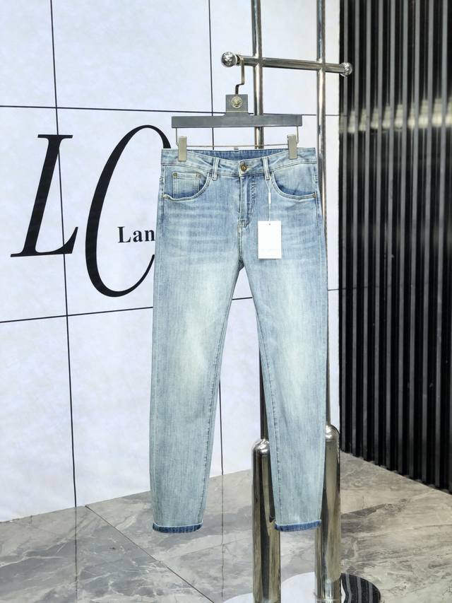 Givenchy. Available at the official website and counters simultaneously, 2025Ss