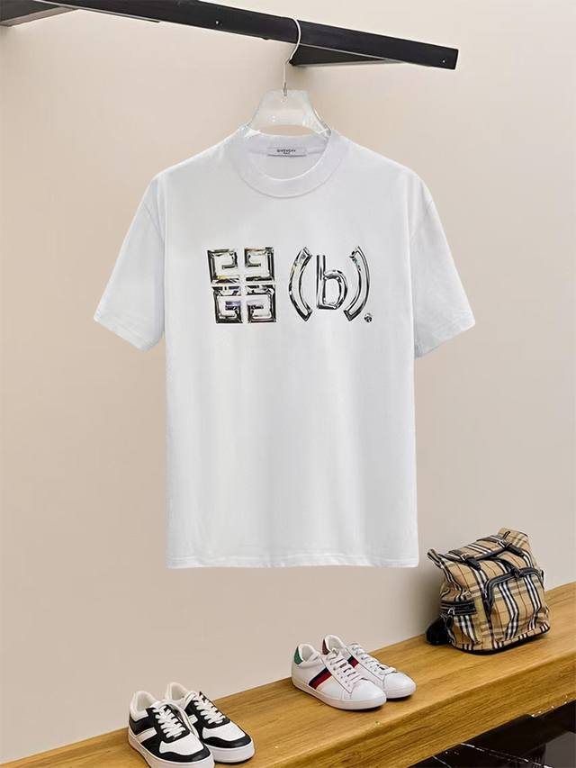 Givenchy, 25Ss high version chest sticker printed logo round neck short sleeve T