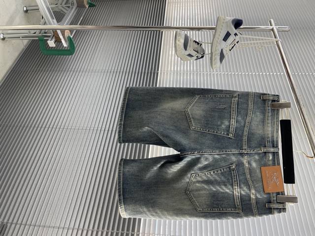 Niaojia 2025 Spring and Summer denim shorts are simple yet stylish. Made of clas
