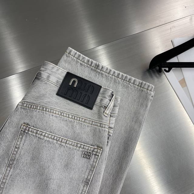 Miu Miu 2025 new men's jeans with good elasticity. Exclusively sold on the offic
