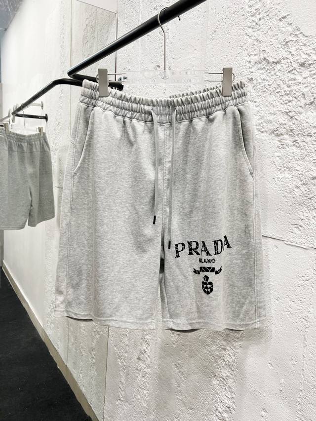 Prada 2025 new summer shorts casual pants, custom-made counter fabrics are highl