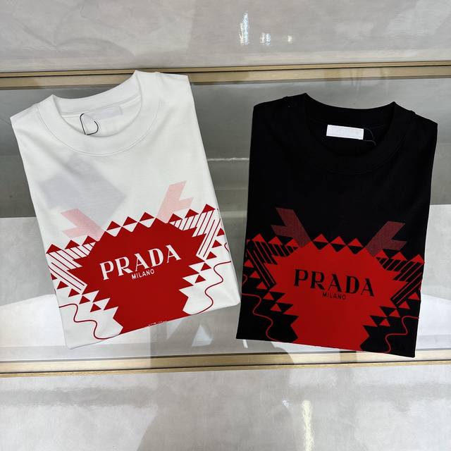 Prada's new spring and summer series of short-sleeved shirts are definitely the