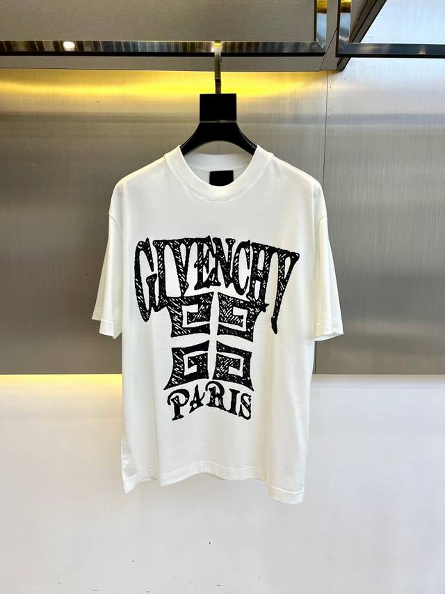 Givenchy, a new series of items for spring and summer 2025 are online. It is a v