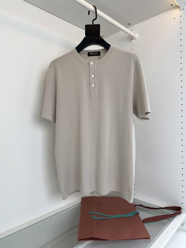 Lo*Ro Pi*Na U recommends British gentleman Henley collar men's knitted short-sle
