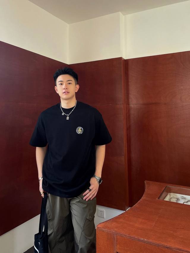 25 Spring and Summer Hand-painted Margiela new short-sleeve new Color: Black Whi