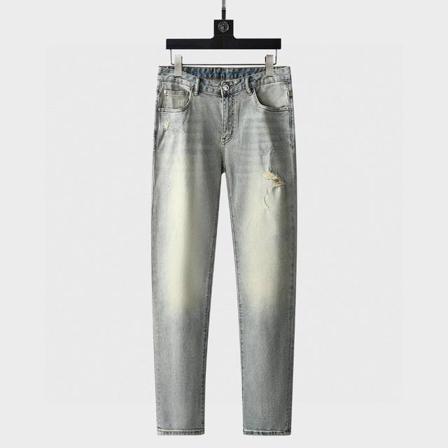 The goods are sufficient and reliable. Twitter Tb New spring basic hole jeans, o