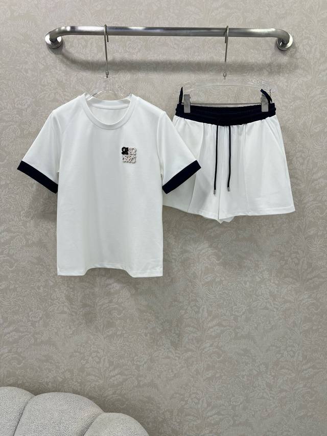 Loe*25 new suit! Short T-shirt and shorts combination. Sold as a whole set. Roun