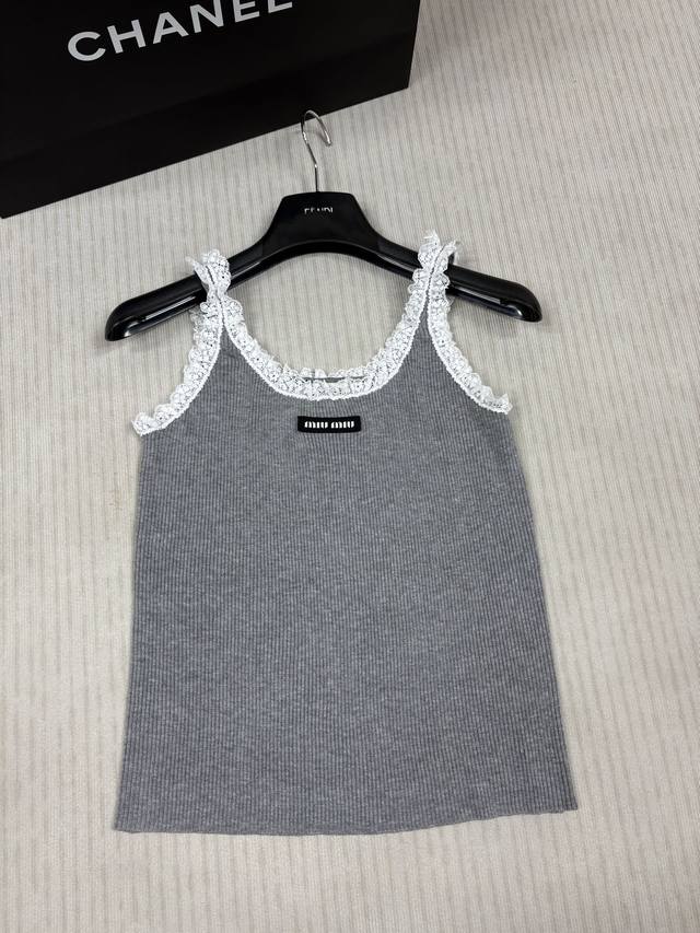 Miumi*25 Spring and Summer new knitted vest with lace edging decoration, classic