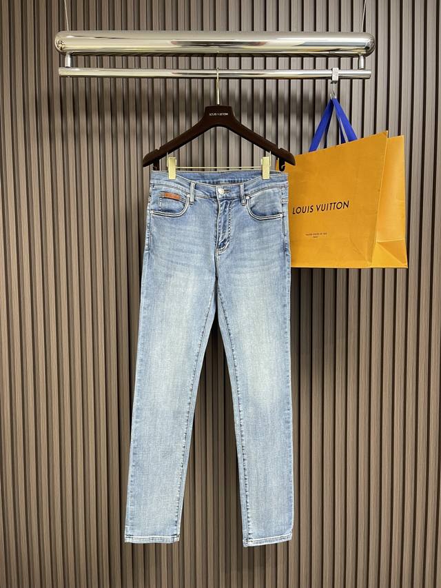 Lp Washed Straight Jeans. The neat cut is visible to the naked eye, and the stra