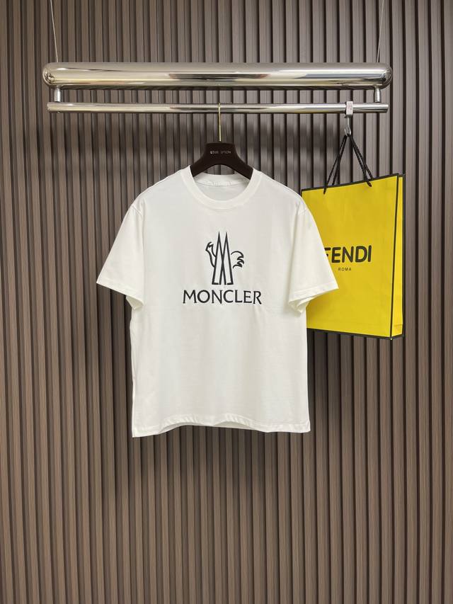 Moncler embroidered logo short-sleeved T-shirt, made of 20-count plain fabric, 2