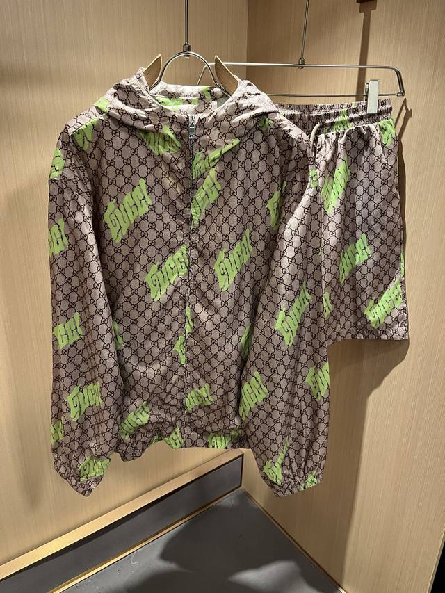Gucc* Gucc's latest 2025 spring and summer series! Unisex suits, rarely availabl