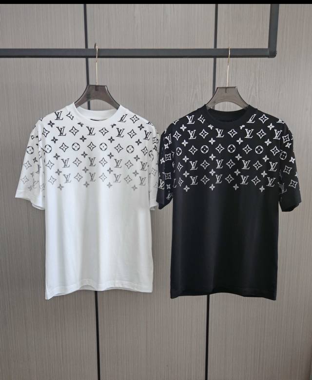 LV. The latest gradient men's round neck T-shirt for spring and summer 2025. Usi