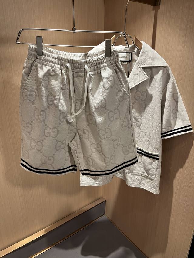 Gucc* Gucc's latest 2025 spring and summer unisex denim suit, same style for bot