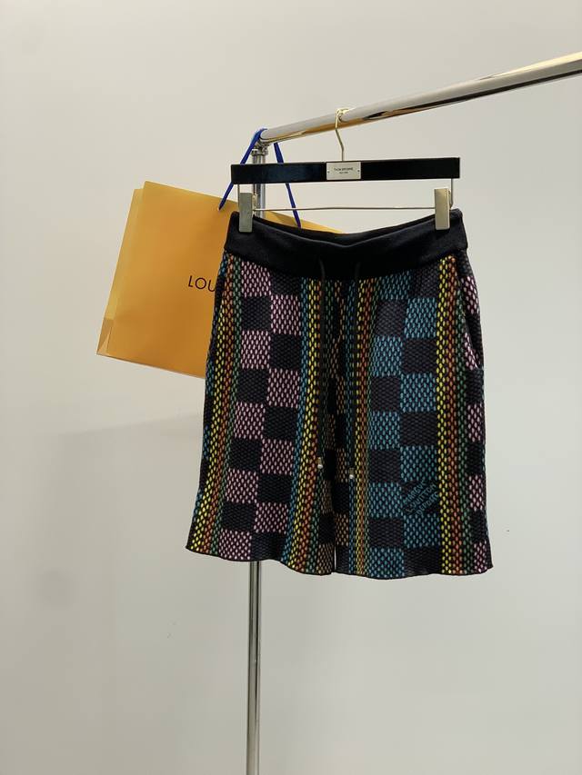 1840640FFF, a set of Louisvuitton, the latest spring and summer 2025 models, ava
