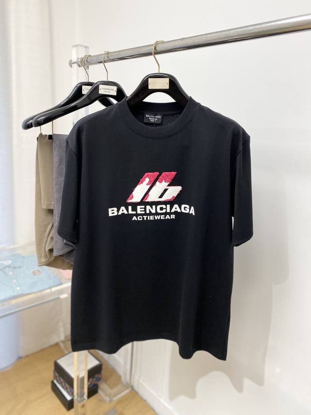 Balenciaga, the latest short-sleeved T-shirt of 2025, handsome and fashionable,
