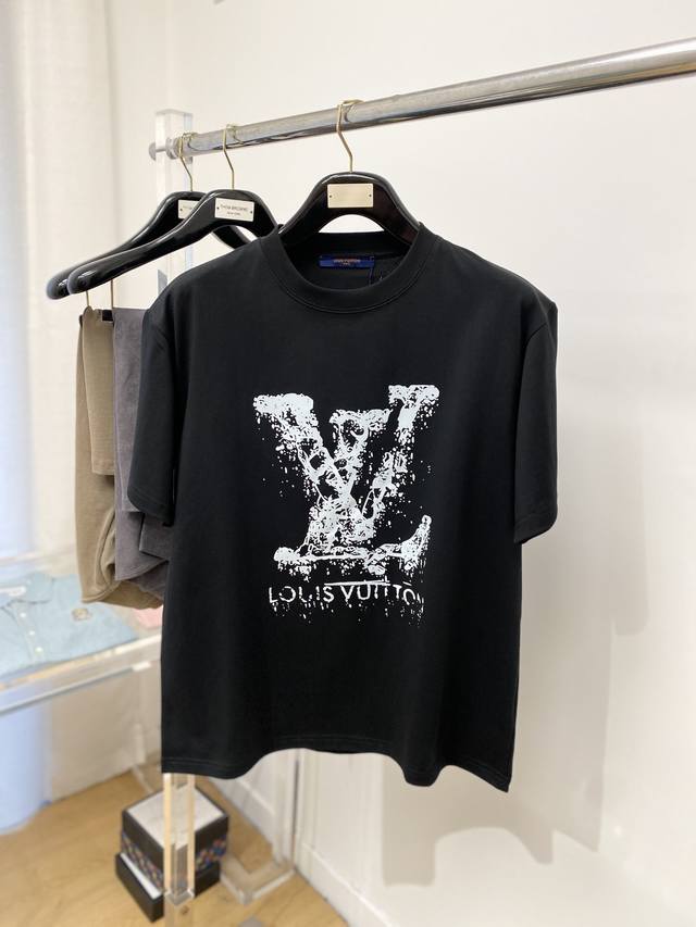 Louis Vuitton, the latest short-sleeved T-shirt of 2025, handsome and fashionabl