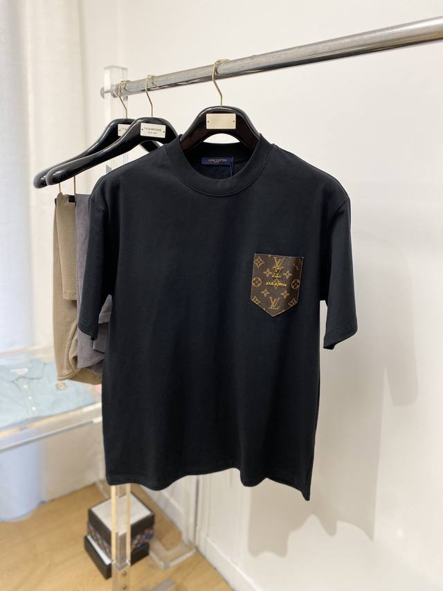 Louis Vuitton, the latest short-sleeved T-shirt of 2025, handsome and fashionabl