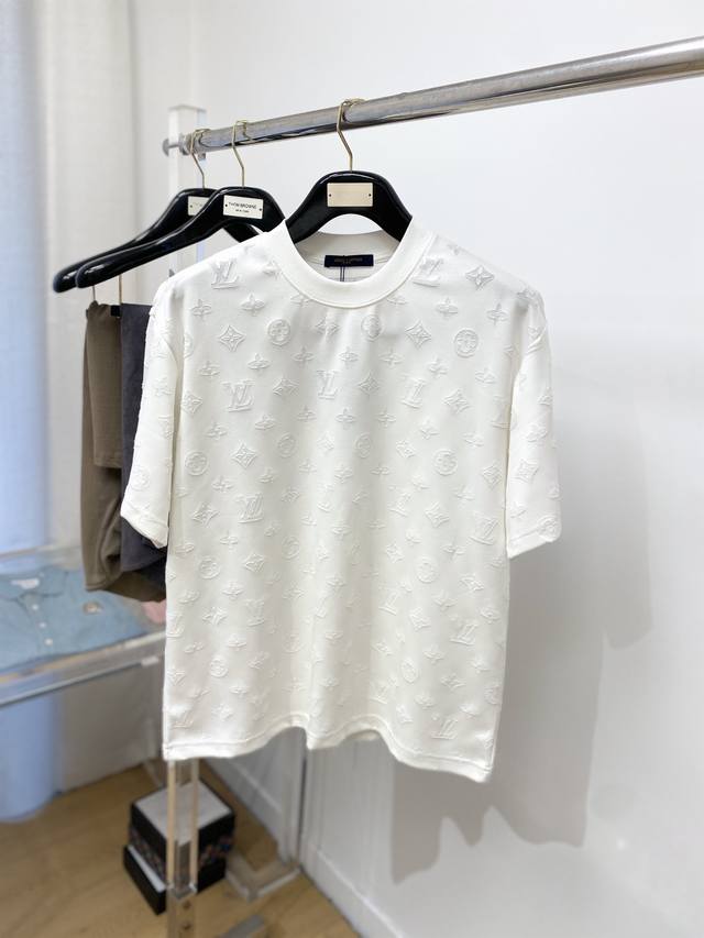 Louis Vuitton, the latest short-sleeved T-shirt of 2025, handsome and fashionabl