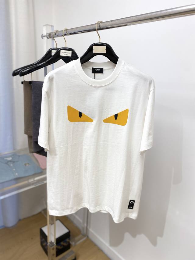 Fendi, the latest short-sleeved T-shirt of 2025, handsome and fashionable, with