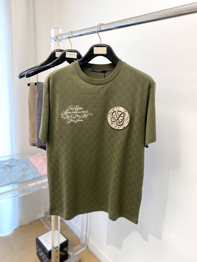 Louis Vuitton, 2025 new short-sleeved T-shirt, handsome and fashionable, exquisi