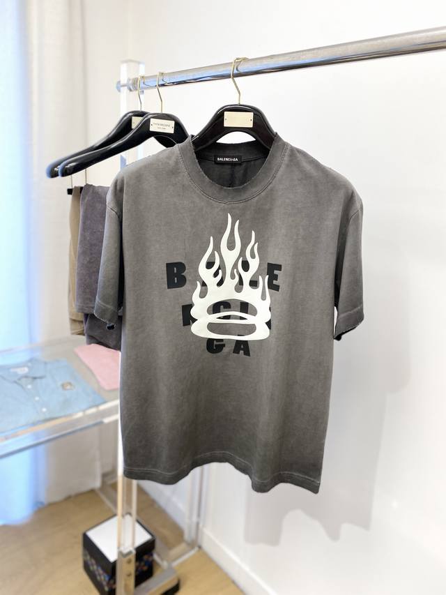 Balenciaga, the latest short-sleeved T-shirt of 2025, handsome and fashionable,
