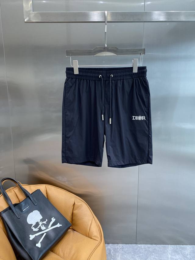 Dior Dior shorts are simple and high-end. The drawstring waist is casual and the
