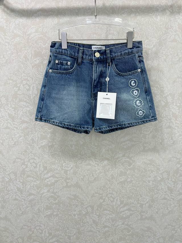 Chan*L 25 new beach series letter embroidered denim shorts. Original development