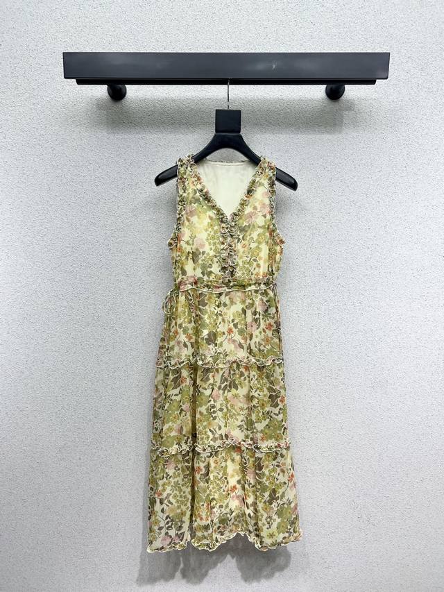 Ce* Vest print dress with small floral prints is fashionable, low-key, elegant a