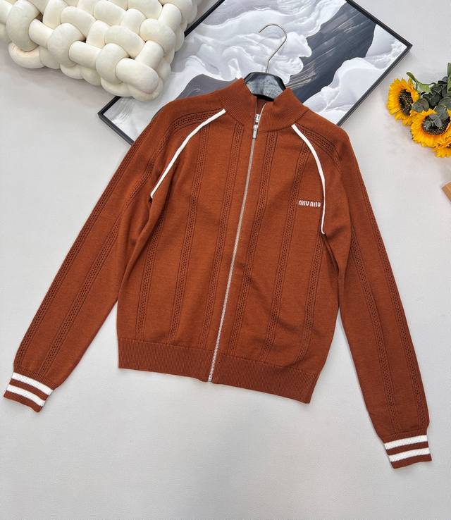 Miu Miu25Ss new tennis style letter jacquard knitted zipper jacket. The collisio