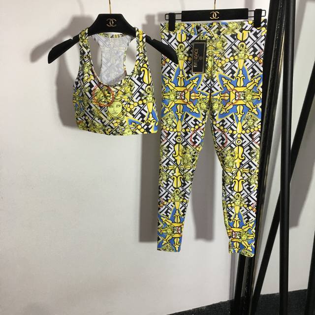 Style 1217 Versac's latest yoga sports suit, Medusa portrait flower retro print