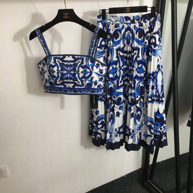 Style 3252 Dg* New style suit, blue and white porcelain printed tube top + high