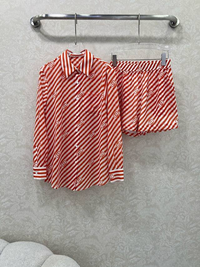 Gucc*25 new sun protection suit! Contrasting stripes and double G logo prints fo