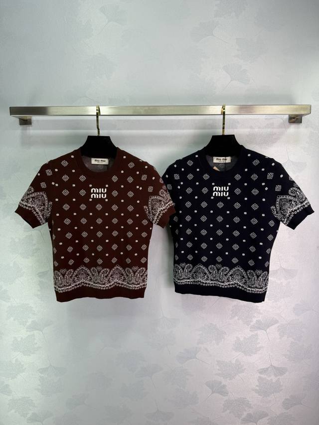 Miumi*2025 new products are on sale. Round neck knitted short-sleeved skirt suit