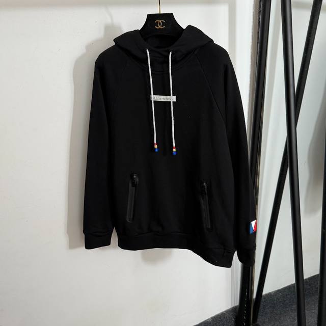 Style No. 20253769 Lv* New Logo offset long-sleeved hooded sweatshirt, white, bl